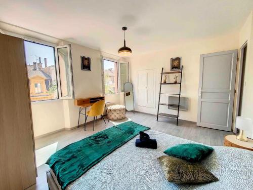 Centre ville - cosy appartement - sous les parapluies