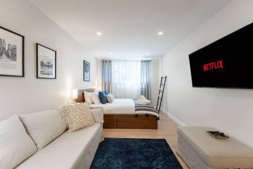 MTL Oasis - Private Parking - Stylish and Practical in Ahuntsic-Cartierville MTL Oasis - Private Parking - Stylish and Practical in Ahuntsic-Cartierville