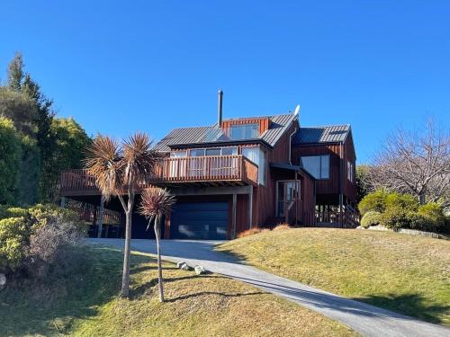 Lakehouse - Water taxi to Queenstown! in Kelvin Heights Lakehouse - Water taxi to Queenstown! in Kelvin Heights