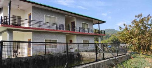شقة 600 متر مربع من 4 غرفة و4 حمام خاص في Darati (The Nest Farmstay) in Kangra شقة 600 متر مربع من 4 غرفة و4 حمام خاص في Darati (The Nest Farmstay) in Kangra