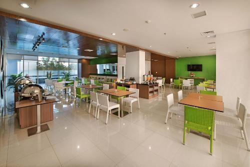 Restaurant, Whiz Prime Hotel Pajajaran Bogor in Bogor Restaurant, Whiz Prime Hotel Pajajaran Bogor in Bogor