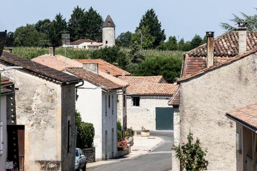 Surrounding environment, Studio Loubes Bernac in Duras Surrounding environment, Studio Loubes Bernac in Duras