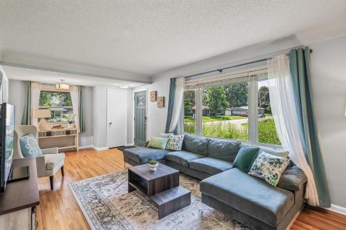 Guestroom, BeHome Your Cozy, Fun Getaway in Richfield (MN) Guestroom, BeHome Your Cozy, Fun Getaway in Richfield (MN)