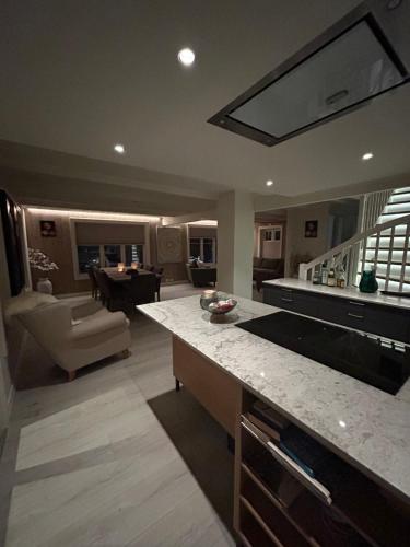 Handelsmannens hus ved Otnesbrygga, Valsøyfjord in Valsoyfjord Handelsmannens hus ved Otnesbrygga, Valsøyfjord in Valsoyfjord