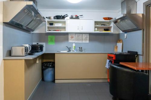 Kitchen, The Bexley Motel in Hurstville Kitchen, The Bexley Motel in Hurstville