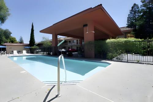 入口, 吉爾羅依戴斯酒店 (Days Inn by Wyndham Gilroy) in 吉爾羅伊 入口, 吉爾羅依戴斯酒店 (Days Inn by Wyndham Gilroy) in 吉爾羅伊