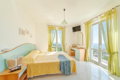 فندق بوجيو ديل سول (Hotel Poggio del Sole) in Chiaia فندق بوجيو ديل سول (Hotel Poggio del Sole) in Chiaia