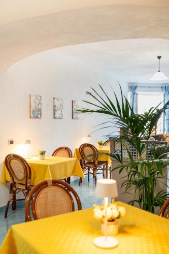 فندق بوجيو ديل سول (Hotel Poggio del Sole) in Chiaia فندق بوجيو ديل سول (Hotel Poggio del Sole) in Chiaia