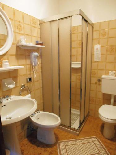 Bathroom, Garni al Barance in Selva Di Cadore Bathroom, Garni al Barance in Selva Di Cadore