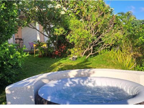Гореща вана, Studio Ste anne près des spots de surf (Studio Ste anne pres des spots de surf) in Berard Гореща вана, Studio Ste anne près des spots de surf (Studio Ste anne pres des spots de surf) in Berard