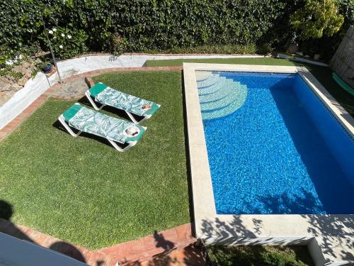 Private Villa Nerja, large private pool, gardens & Parking