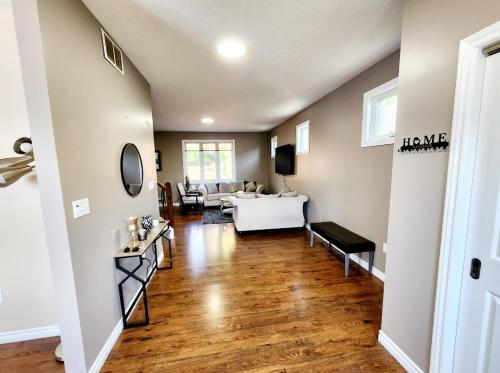Luxury Villa Inground Heated swimming pool & a Hot Tub in Ingersoll (ON) Luxury Villa Inground Heated swimming pool & a Hot Tub in Ingersoll (ON)