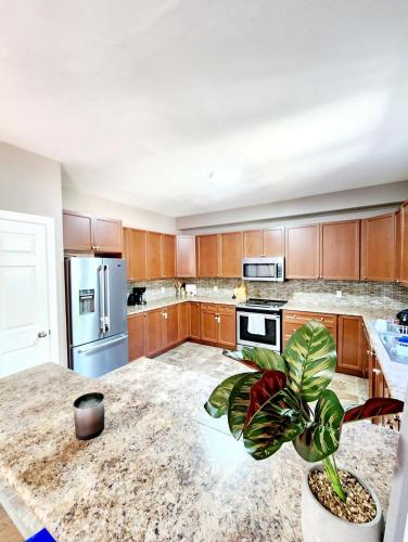 Luxury Villa Inground Heated swimming pool & a Hot Tub in Ingersoll (ON) Luxury Villa Inground Heated swimming pool & a Hot Tub in Ingersoll (ON)
