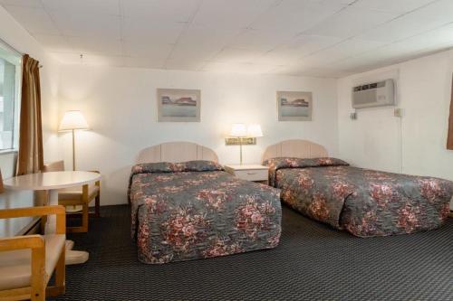 DuBois Manor Motel in Dubois DuBois Manor Motel in Dubois