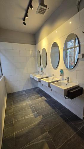 Bathroom, Space Hotel @ KL Sentral near ERL Railway Station - KL Sentral Bathroom, Space Hotel @ KL Sentral near ERL Railway Station - KL Sentral