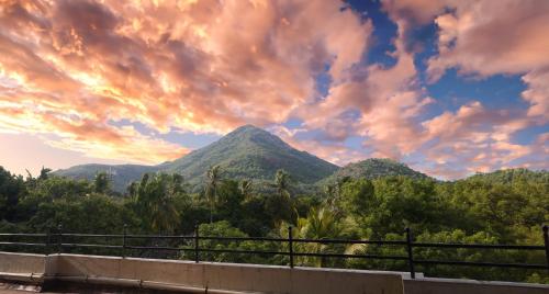 Kilátás, Ramana Towers in Tiruvannamalai Kilátás, Ramana Towers in Tiruvannamalai
