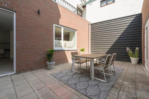 High-end Home, Near City Center And Park in Stationsbuurt High-end Home, Near City Center And Park in Stationsbuurt