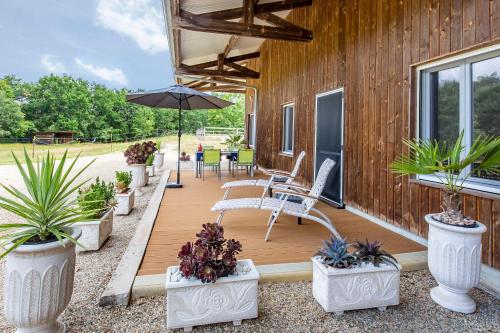 Chateau de Bellevue B&B et Appartements avec Piscine saisonal chauffee et Chambres partout climatise in Saint-Avit Chateau de Bellevue B&B et Appartements avec Piscine saisonal chauffee et Chambres partout climatise in Saint-Avit