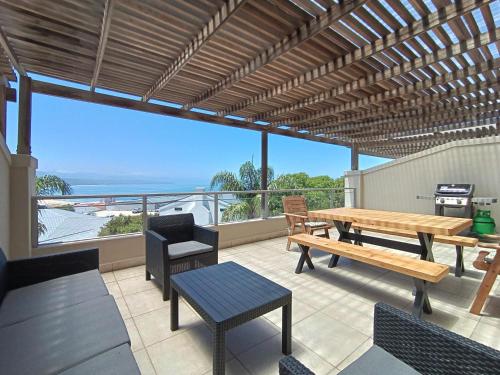 The Aqua - Sleeps 4 - Patio & Sea Views