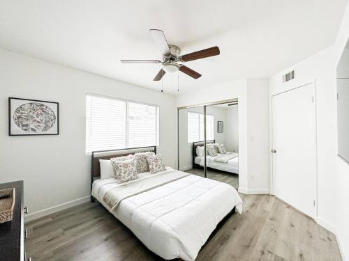 Charming 2-BR, 2-Story Home in Heart of LA - BR4 near Universal Studios Hollywood Charming 2-BR, 2-Story Home in Heart of LA - BR4 near Universal Studios Hollywood