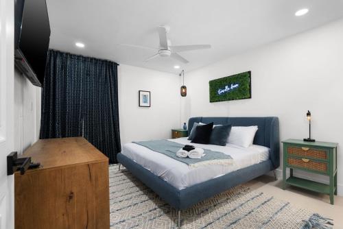 Modern 4BR House 10 minutes to Downtown