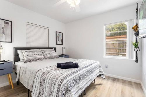 Spacious Casa Azul 4 Beds & 2-car Garage! in Orlando West Spacious Casa Azul 4 Beds & 2-car Garage! in Orlando West