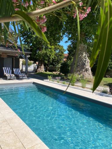 Swimming pool, La Maison Reverdi in Lamarque Swimming pool, La Maison Reverdi in Lamarque
