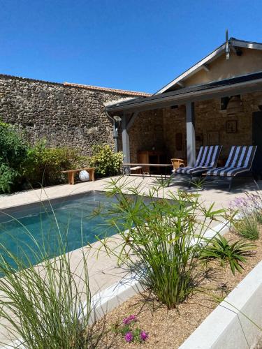 Swimming pool, La Maison Reverdi in Lamarque Swimming pool, La Maison Reverdi in Lamarque