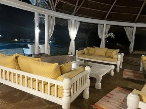 Luxury 5Bdrm Malindi Villa, Pool & Outdoor Space in Malindi Luxury 5Bdrm Malindi Villa, Pool & Outdoor Space in Malindi