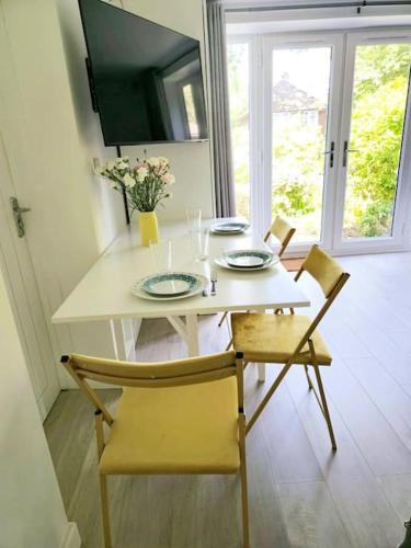 Facilities, Private Self-contained place in Bournemouth Suburbs Facilities, Private Self-contained place in Bournemouth Suburbs