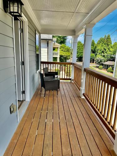 Balcony/terrace, Modern Downtown ATL Retreat in Browns Mill Park Balcony/terrace, Modern Downtown ATL Retreat in Browns Mill Park