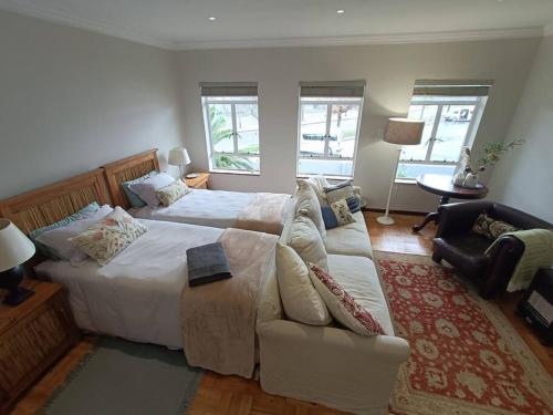 #Spacious Cozy Stay- Free parking