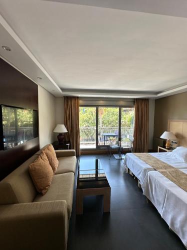ArtPlatinum SUITES&APARTMENTS in Benalmadena ArtPlatinum SUITES&APARTMENTS in Benalmadena