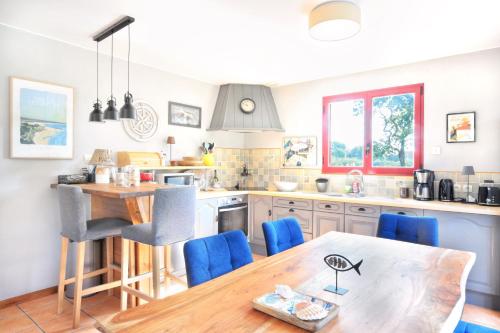 Konyha, La Maison Merlin - Maison avec piscine Sénoville (La Maison Merlin - Maison avec piscine Senoville) in Les Pieux Konyha, La Maison Merlin - Maison avec piscine Sénoville (La Maison Merlin - Maison avec piscine Senoville) in Les Pieux