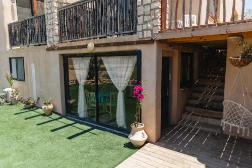 שיח מדבר לינה בנגב Burning Bush Negev in Sde Boker שיח מדבר לינה בנגב Burning Bush Negev in Sde Boker