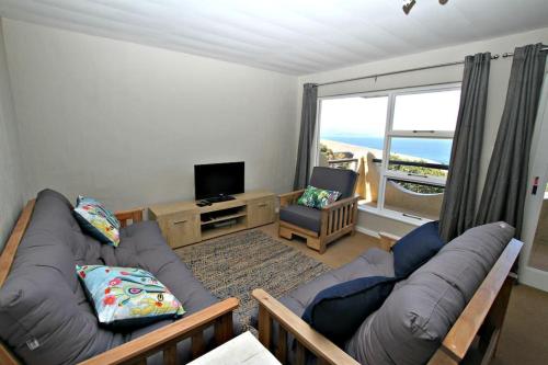 Central Apartment with Great Views, Secure Parking