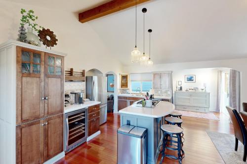 Jewel by the Sea in Cambria Jewel by the Sea in Cambria