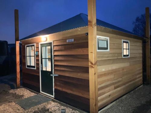 A szálláshely kívülről, Hooiberghut op boerderij in Leidschendam A szálláshely kívülről, Hooiberghut op boerderij in Leidschendam