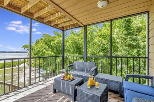 Amazing Private Beach Home in Oldsmar (Florida) Amazing Private Beach Home in Oldsmar (Florida)
