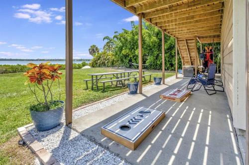 Amazing Private Beach Home in Oldsmar (Florida) Amazing Private Beach Home in Oldsmar (Florida)