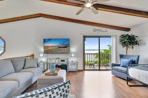 Amazing Private Beach Home in Oldsmar (Florida) Amazing Private Beach Home in Oldsmar (Florida)