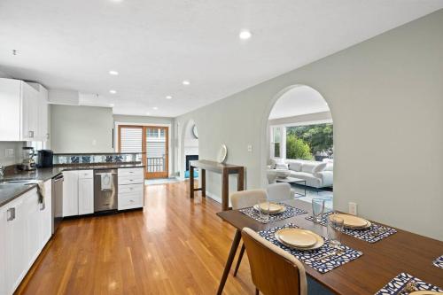 Nantasket Nest in Hull (Massachusetts) Nantasket Nest in Hull (Massachusetts)