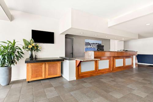 Lobby, Best Western Yacht Harbor Hotel near Point Loma Lobby, Best Western Yacht Harbor Hotel near Point Loma