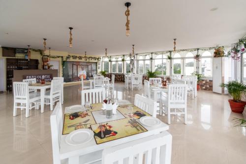 Restaurant, CHOCOLAT HOUSE near Max Muller Bhavan Restaurant, CHOCOLAT HOUSE near Max Muller Bhavan