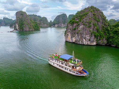Exterior view, Emerald Lan Ha Cruise in Cat Hai Island Exterior view, Emerald Lan Ha Cruise in Cat Hai Island