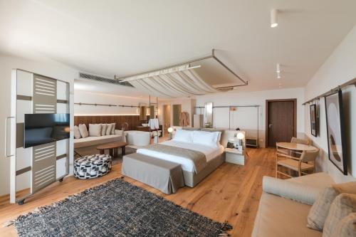 Folie Marine Hotel & Beach Club in Влёра Folie Marine Hotel & Beach Club in Влёра