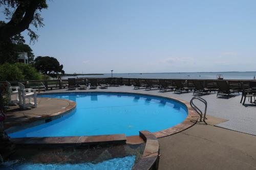 Úszómedence, The Inn at Corolla in Corolla (NC) Úszómedence, The Inn at Corolla in Corolla (NC)