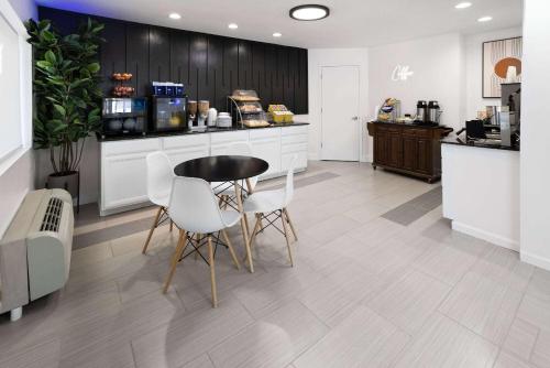 餐飲選擇, 阿克沃斯戴斯酒店 (Days Inn by Wyndham Acworth) in 阿克沃思(GA) 餐飲選擇, 阿克沃斯戴斯酒店 (Days Inn by Wyndham Acworth) in 阿克沃思(GA)