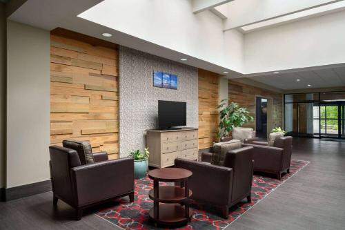 Shared lounge/TV area, Wyndham Garden Pittsburgh Airport in Pittsburgh (PA) Shared lounge/TV area, Wyndham Garden Pittsburgh Airport in Pittsburgh (PA)