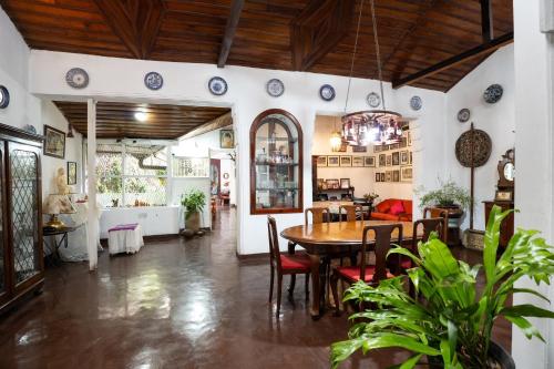 Kandy Inn Madugalle’s family guest house in Kandy Kandy Inn Madugalle’s family guest house in Kandy